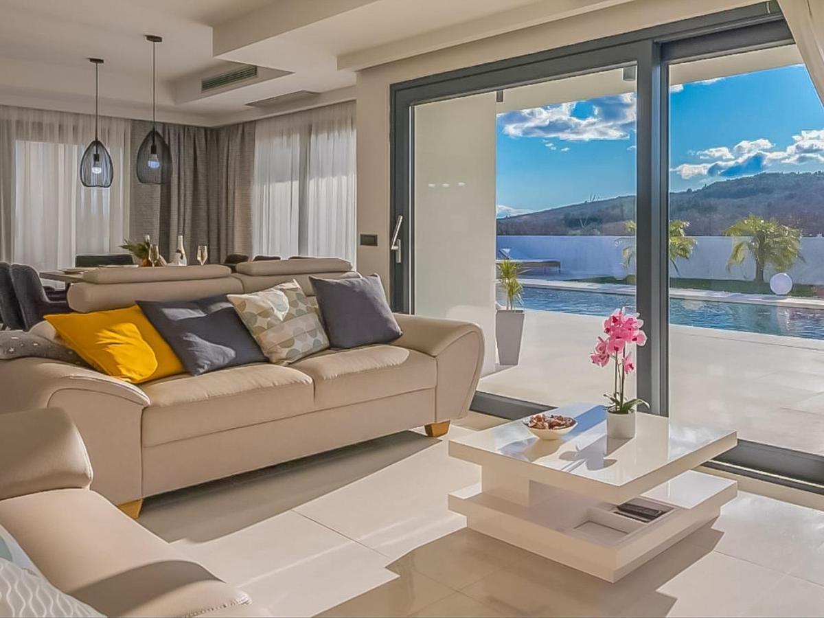 Villa Milly Vrh  Exteriör bild