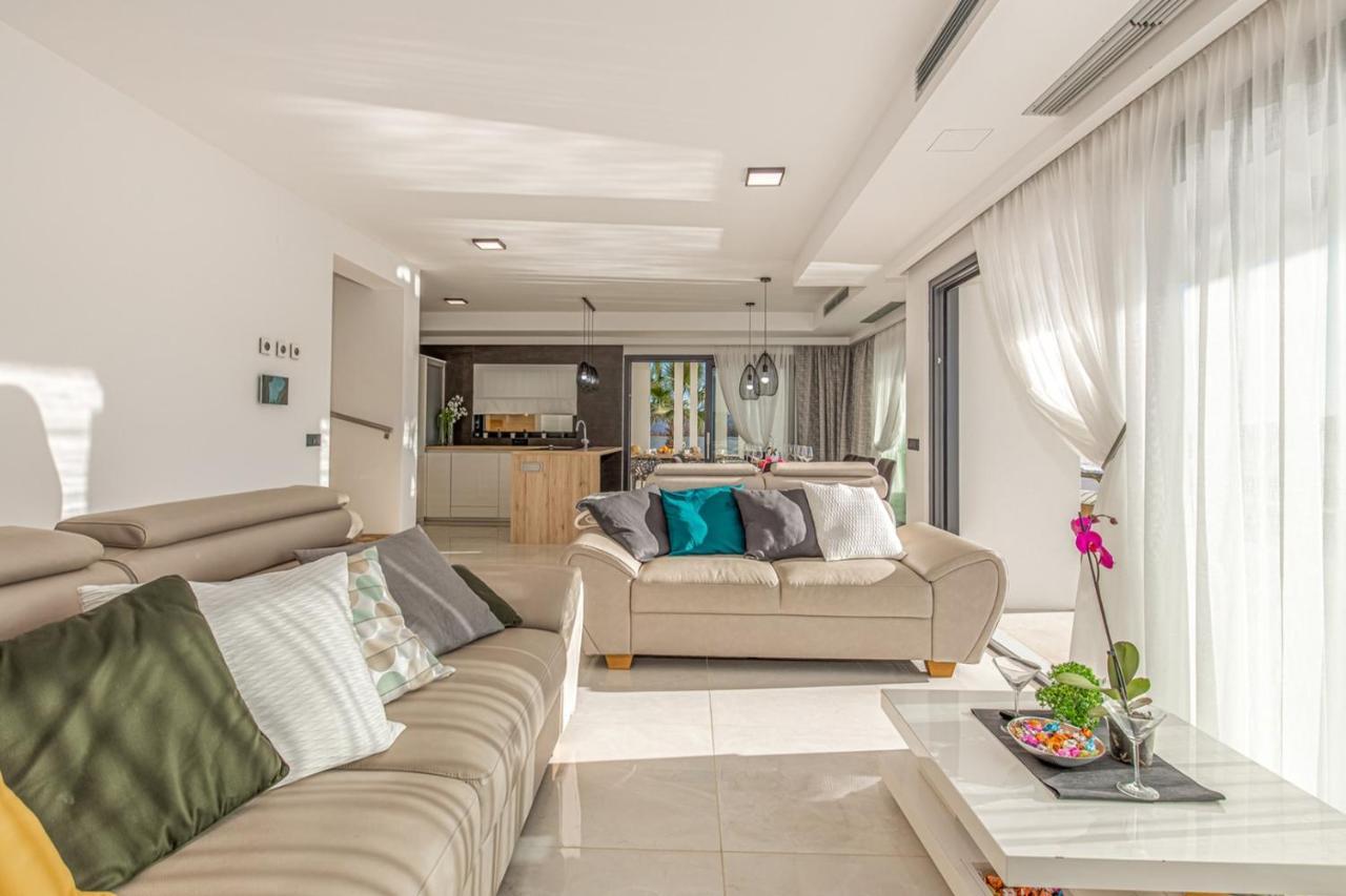 Villa Milly Vrh  Exteriör bild