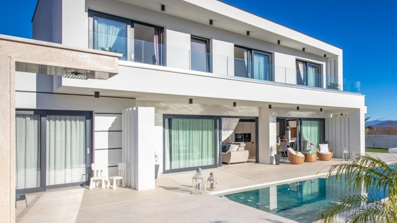 Villa Milly Vrh  Exteriör bild